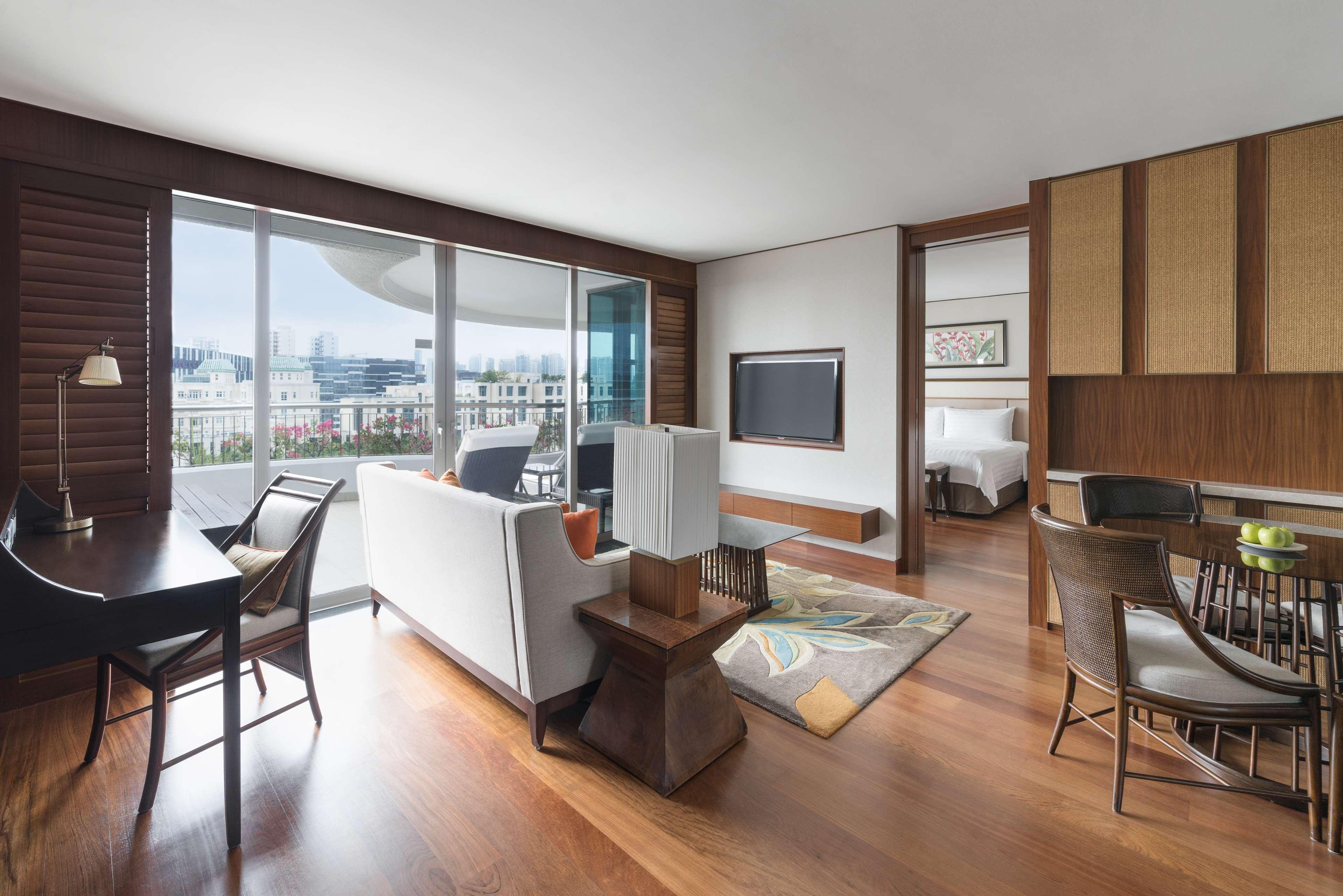 Shangri-La Singapore Exterior photo A typical suite at the Westin