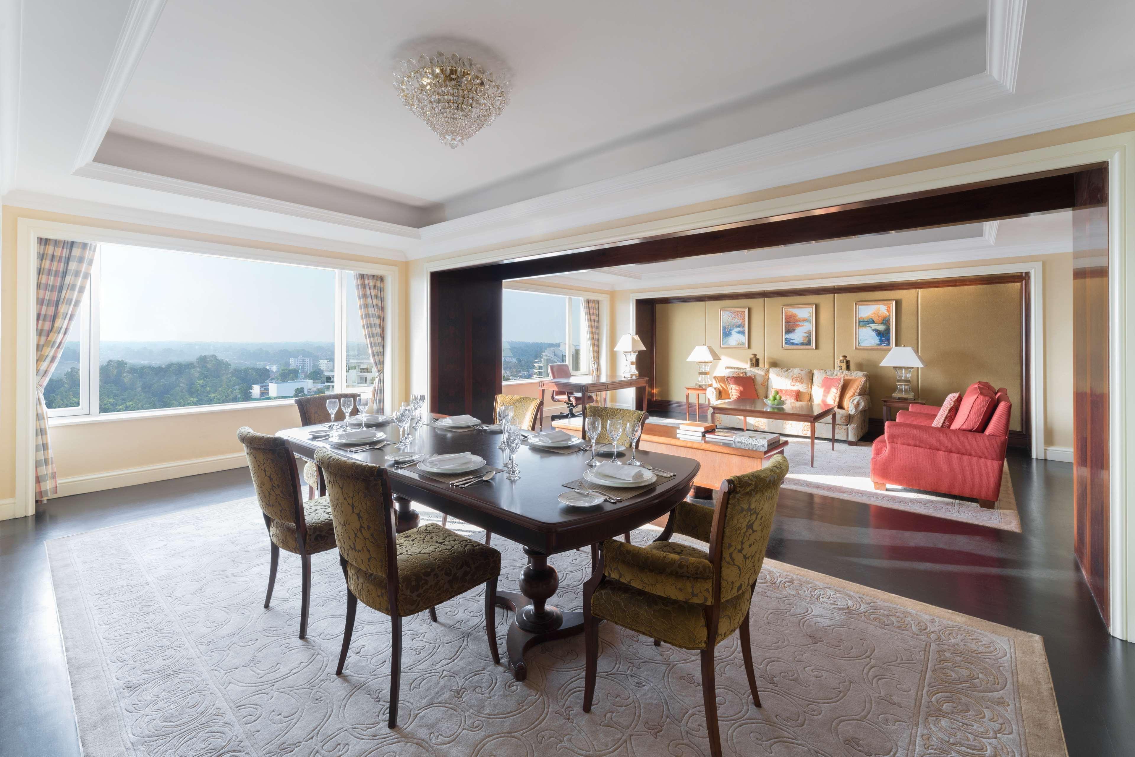 Shangri-La Singapore Exterior photo A suite at the hotel