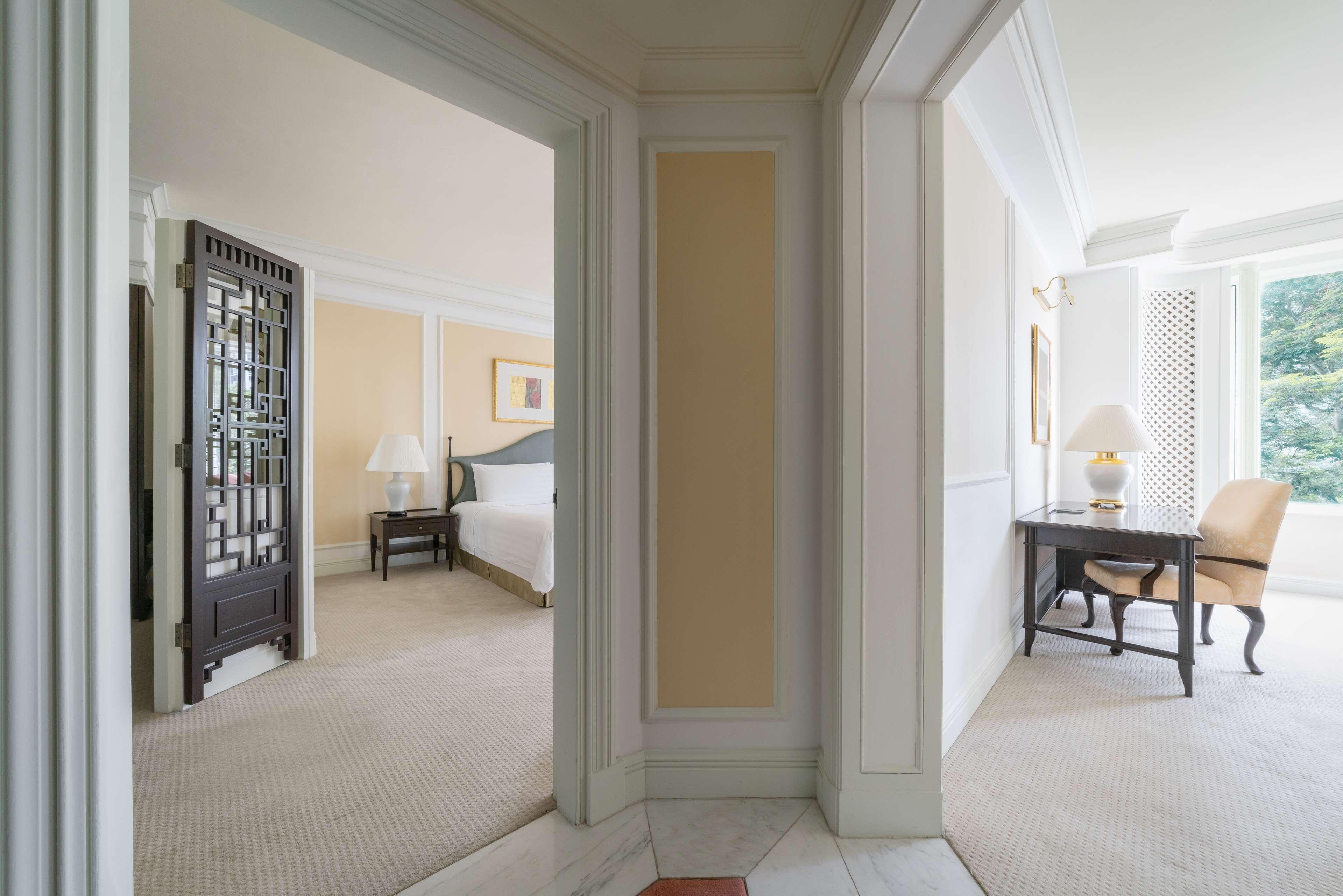 Shangri-La Singapore Exterior photo A suite at The Peninsula