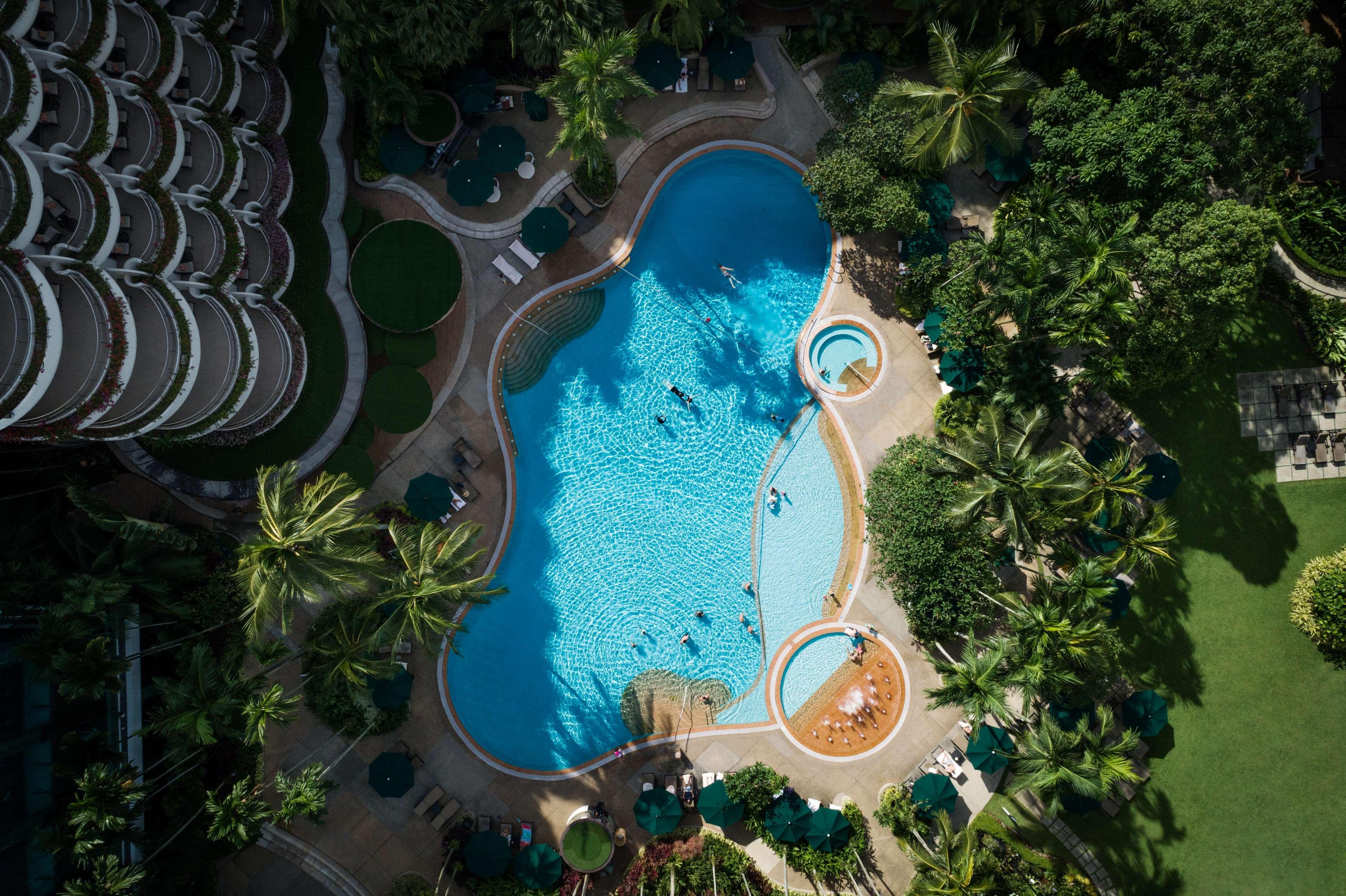 Shangri-La Singapore Exterior photo Aerial view of the pool