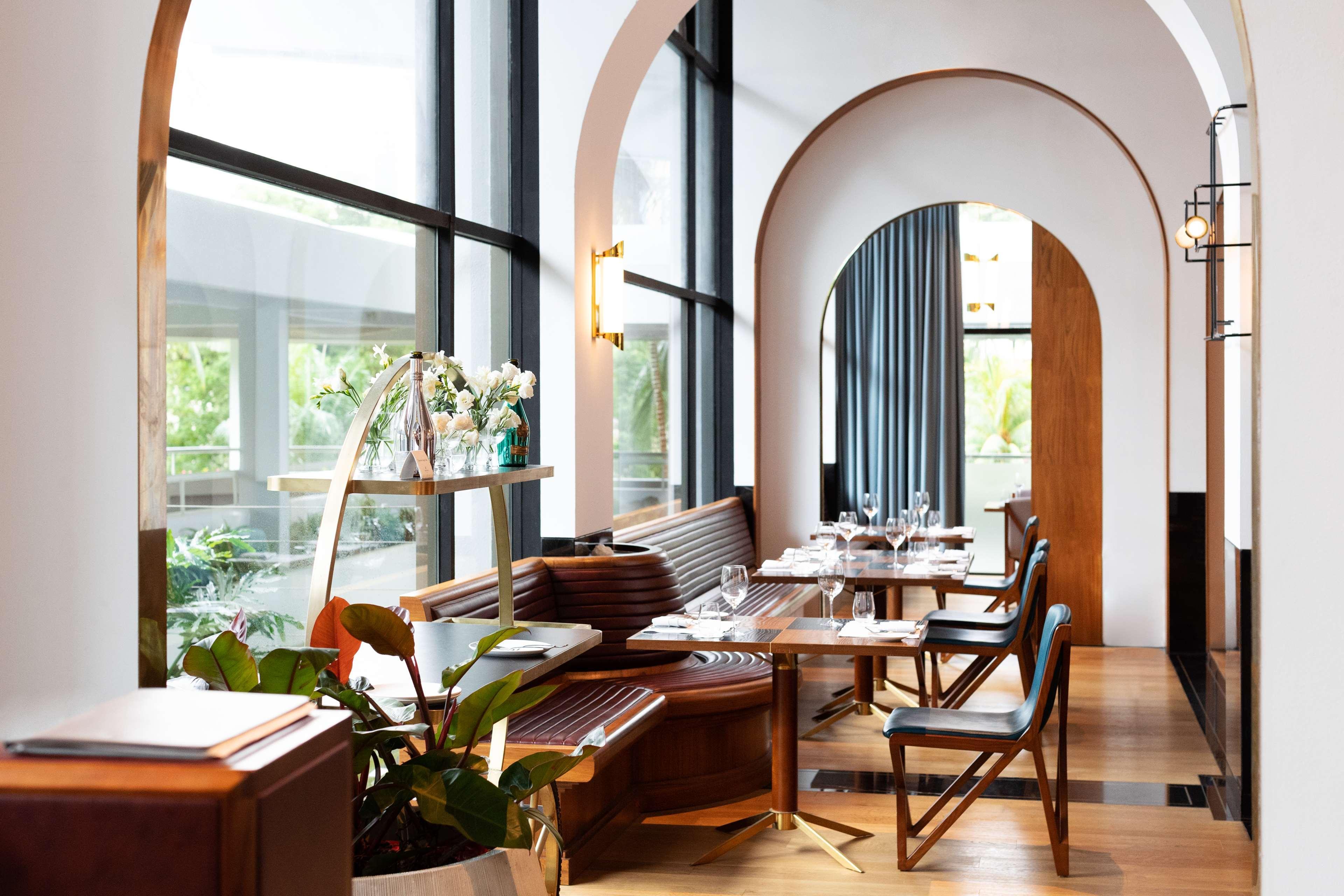 Shangri-La Singapore Exterior photo Restaurant