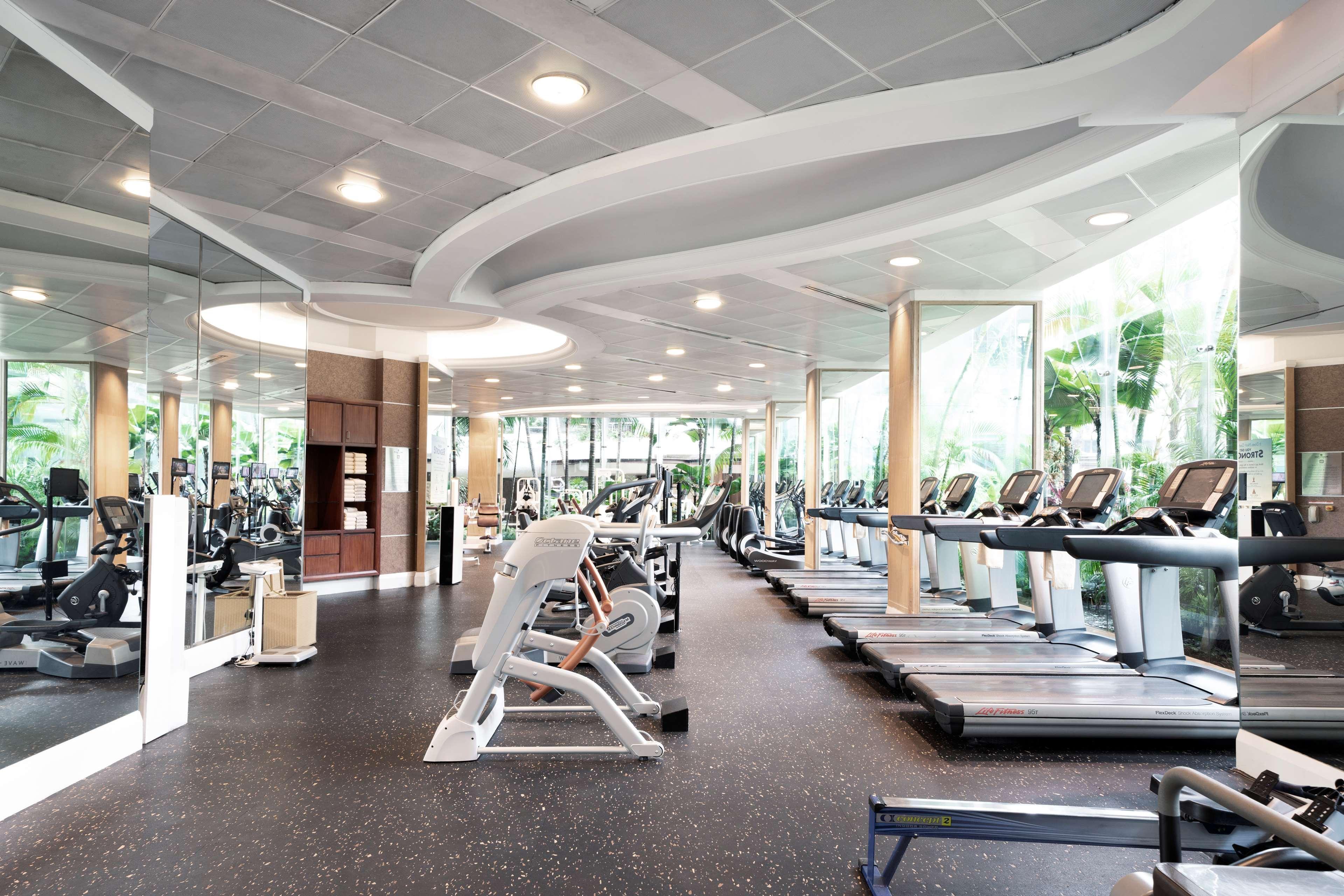 Shangri-La Singapore Exterior photo The gym at the hotel