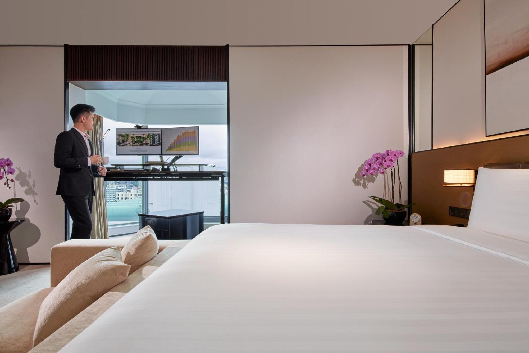 Shangri-La Singapore Exterior photo A guest room at the hotel